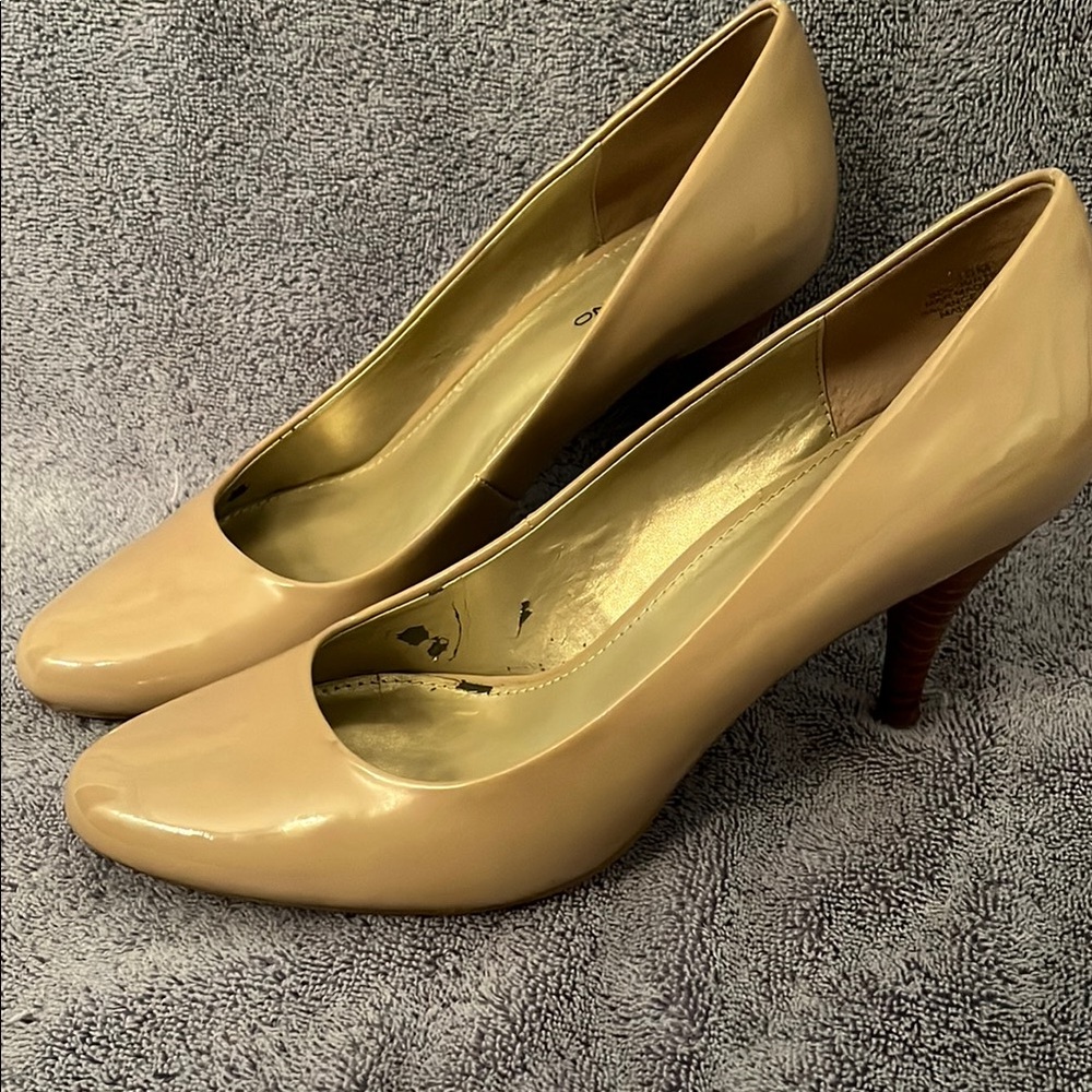 Bandolino Tan Classic Heels